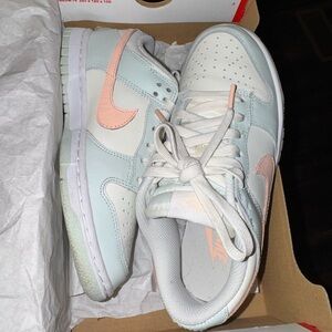 Nike Wmns Dunk Low 'Barely Green’
Gently worn
True to size